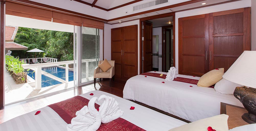 Villa Albina - Guest bedroom with view to the pool